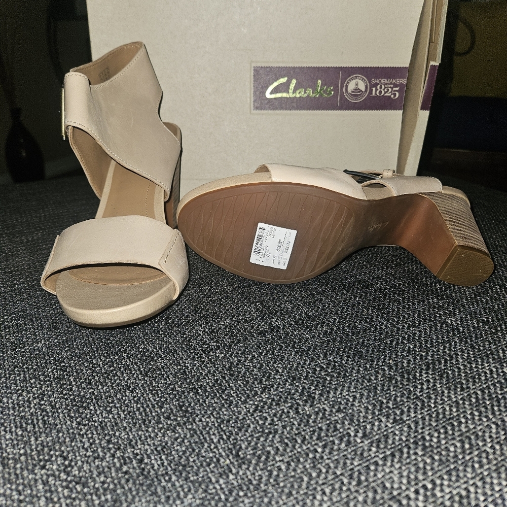 Clark's Shoes - Picture 3 of 4